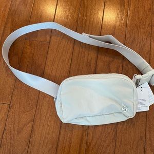 New with tags lululemon Everywhere 1L belt bag in white